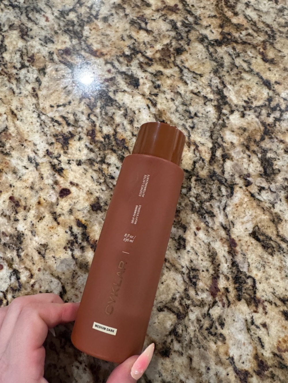 Cyklar Medium Dark  Self-Tanning Milky Essence